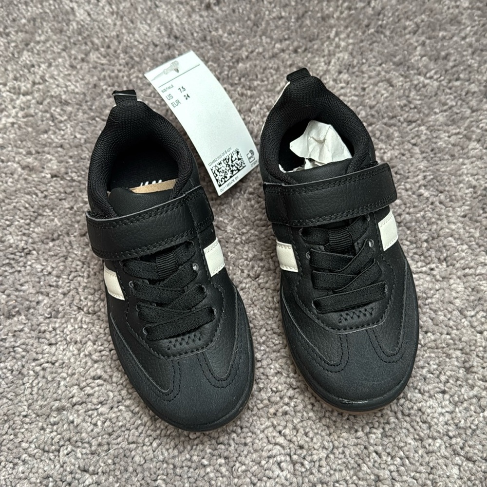 New with tags toddler boy Velcro sneakers.
